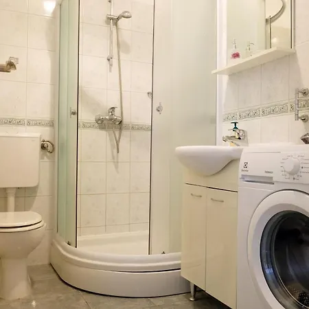 Apartment Ante Apartment *